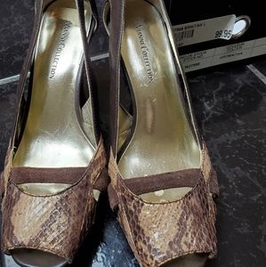 ⚡3/$18⚡Brown and tan snake skin print pumps